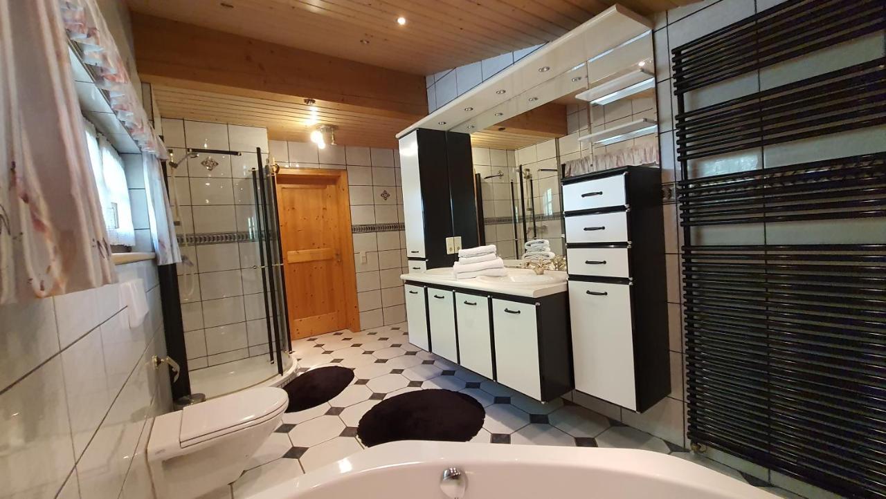 Chalet Landhaus Einsiedler ซังคท์กัลเลนเคียร์ช ภายนอก รูปภาพ